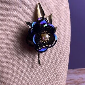 Vintage 1970’s Coro Purple Resin Faux Pearl Flower Brooch *READ*